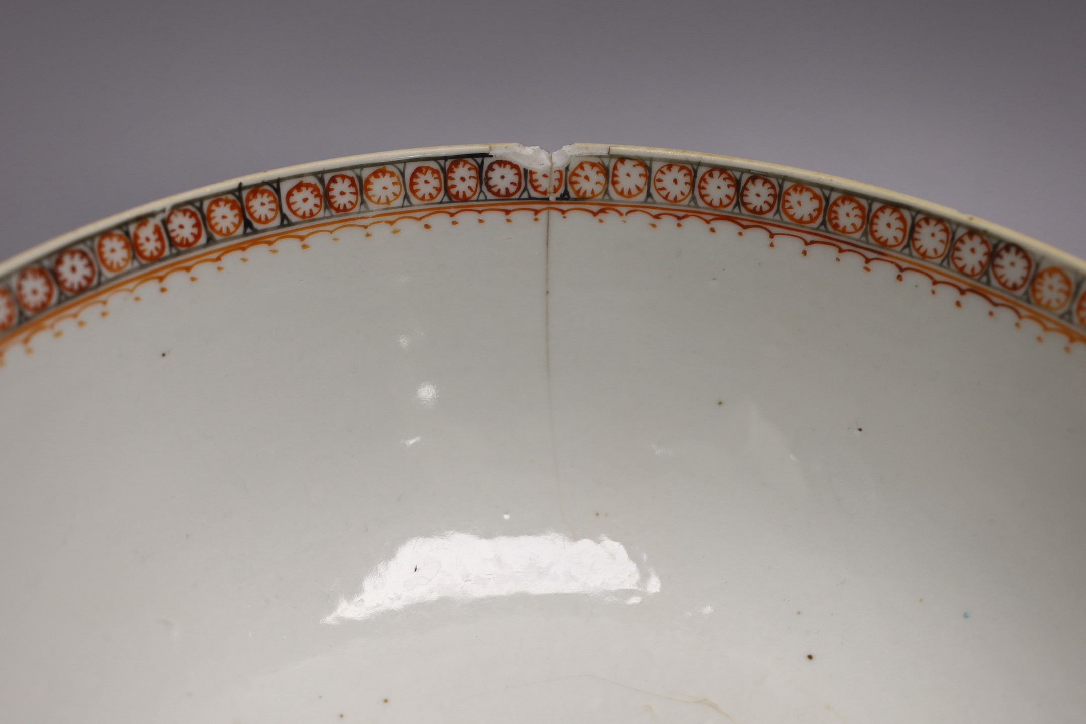 A Chinese Qianlong blue and white garlic neck vase and a famille rose bowl, 18th century, bowl diameter 26cm
